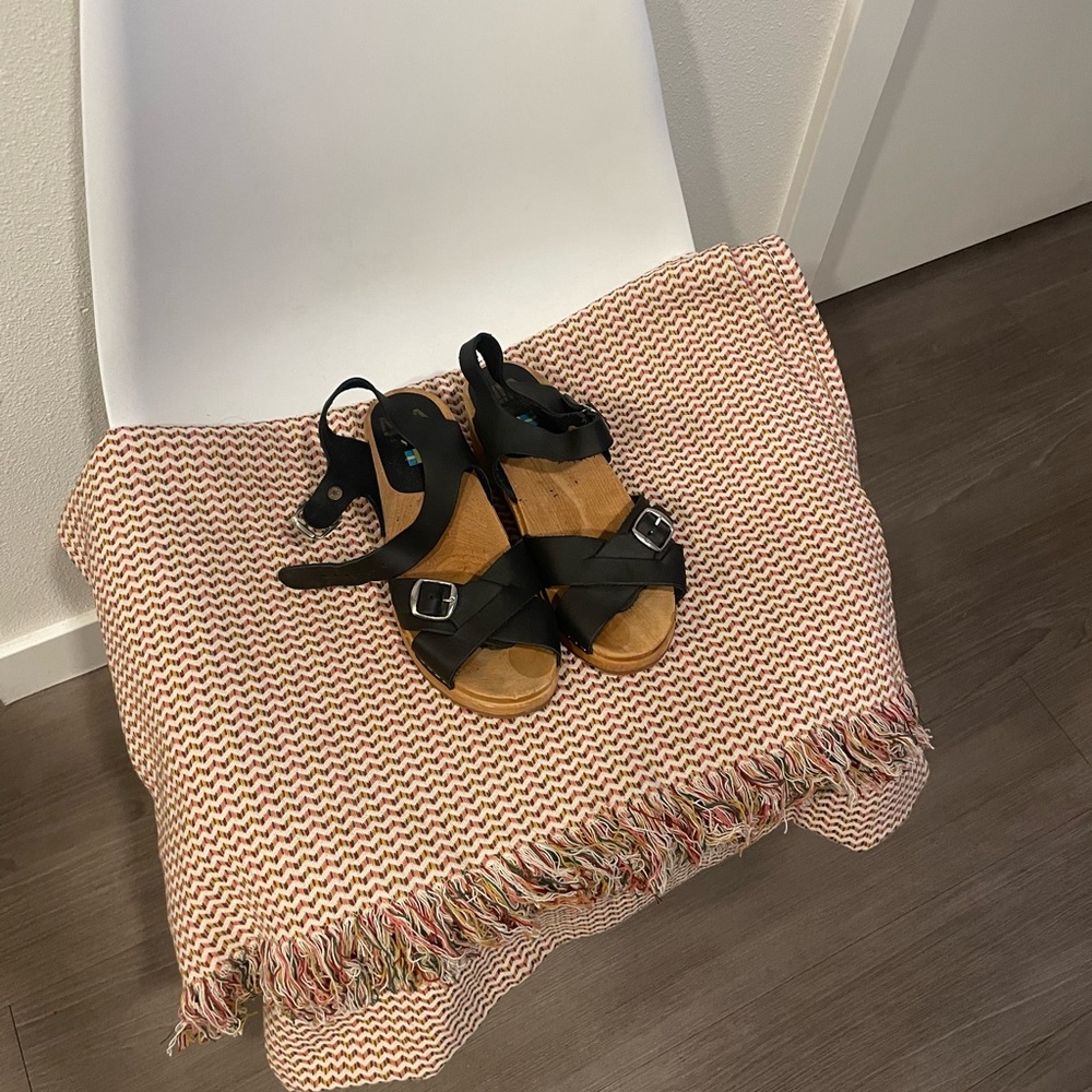 Black MIA clog sandals!